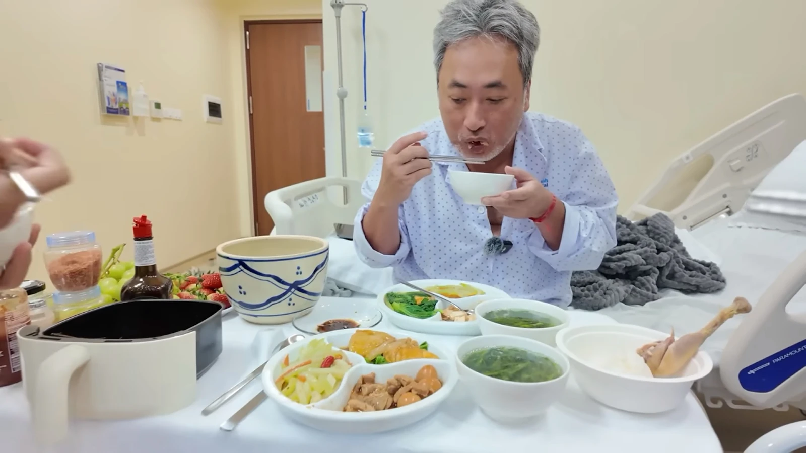 Nguyễn Quang Dũng: Nhồi máu cơ tim nhập viện, bạn gái là chị đẹp chăm tận tình - Hình 6