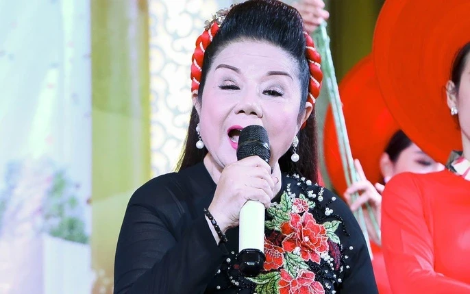 NS Thoại Miêu gia nhập hội livestream kiếm thêm, nhận bình luận coi rẻ từ CĐM - Hình 5