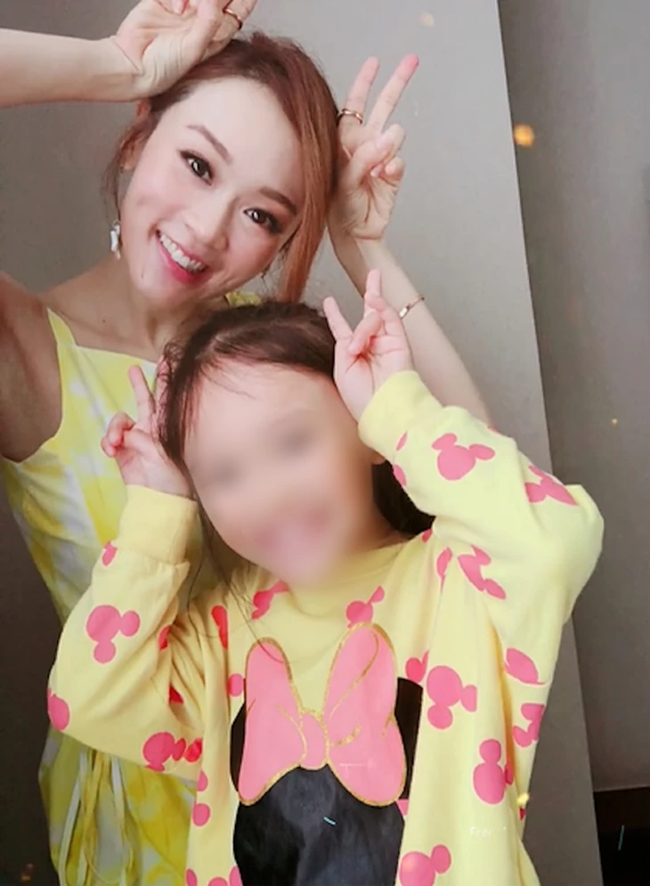 Dương Tư Kỳ: Bỏ tình đầu theo đại gia, 2 lần làm mẹ đơn thân, giờ nhận không ra - Hình 7