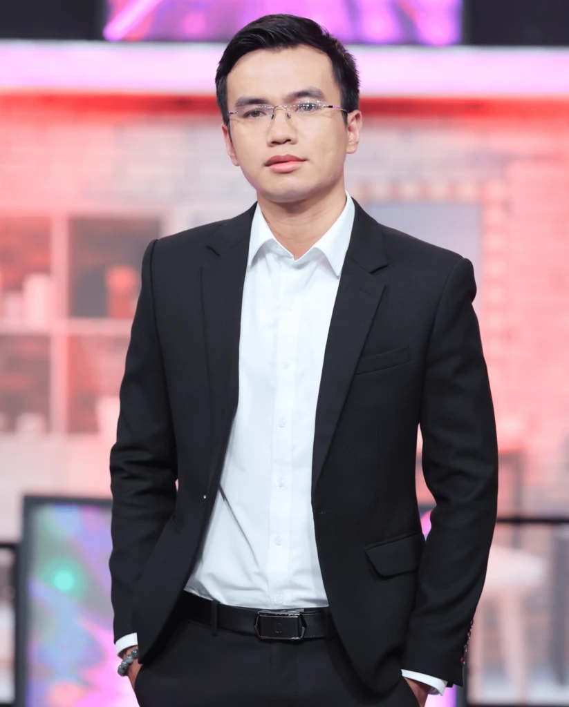 Luật sư Hà bị réo tham vấn luật nổi nhất Tóp tóp lộ quá khứ bán cá ít ai ngờ - Hình 1