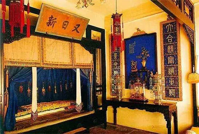 Vì sao phòng ngủ của vua khiêm tốn thua 72.000 lần diện tích Tử cấm thành? - Hình 2