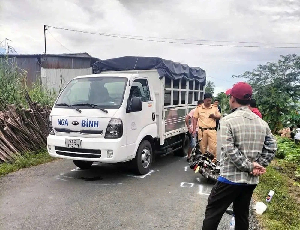 2 bạn học kể lại diễn biến vụ n.ữ sin.h tử vong ở Vĩnh Long: Xe tải gây ta.i nạ.n chiếm hết đường - Hình 3