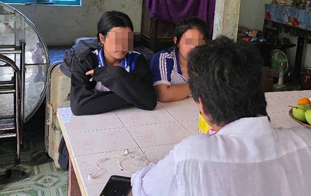 2 bạn học kể lại diễn biến vụ n.ữ sin.h tử vong ở Vĩnh Long: Xe tải gây ta.i nạ.n chiếm hết đường - Hình 1