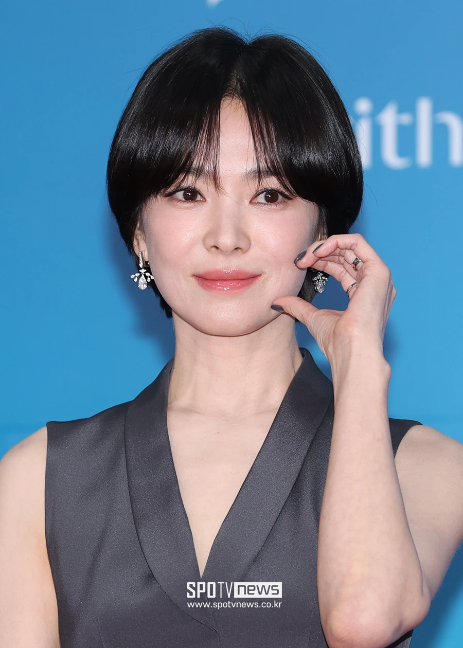 64 giây gâ.y số.c của Song Hye Kyo ở Baeksang 2025: Đẹp và trẻ đến khó tin! - Hình 1