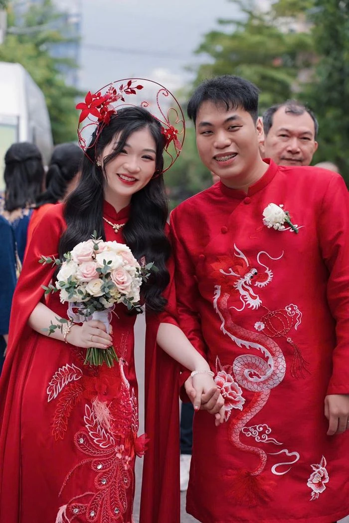 Mở video đặc biệt giữa đám cưới, chú rể Bình Định khiến cô dâu nghẹn ngào - Hình 3