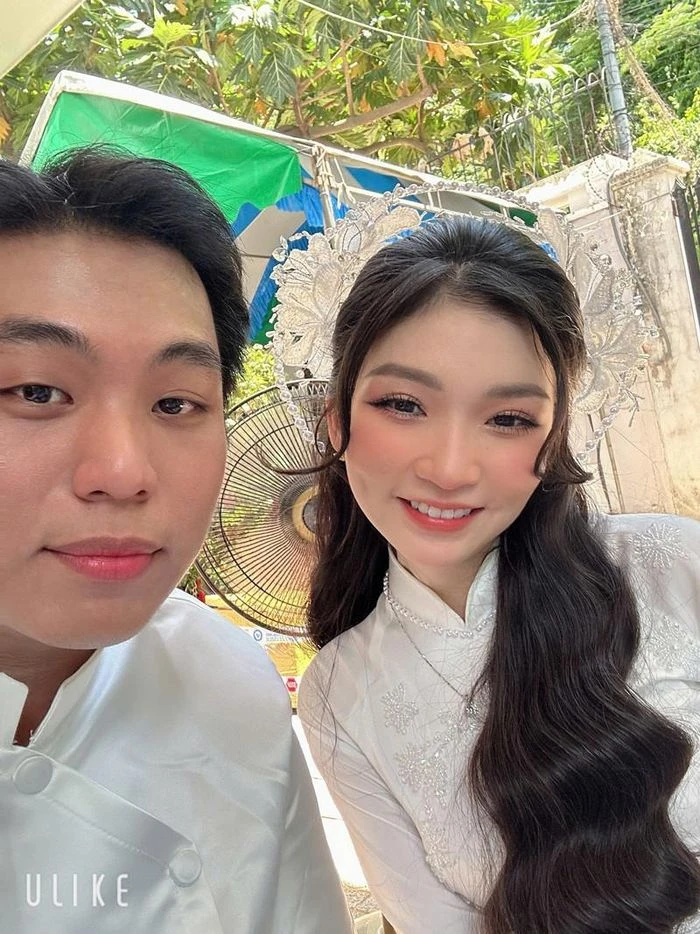 Mở video đặc biệt giữa đám cưới, chú rể Bình Định khiến cô dâu nghẹn ngào - Hình 2