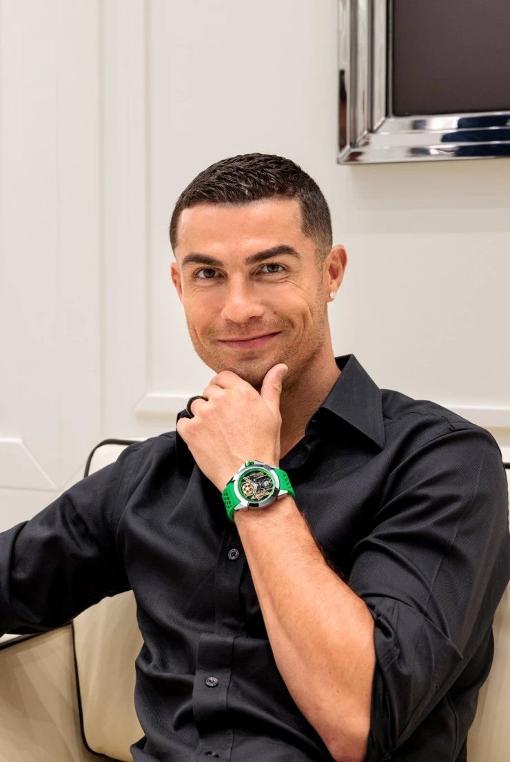 Ronaldo xịt keo khi con trai thứ hai nói 1 từ, quý tử đầu lòng lộ diện mạo sốc - Hình 5