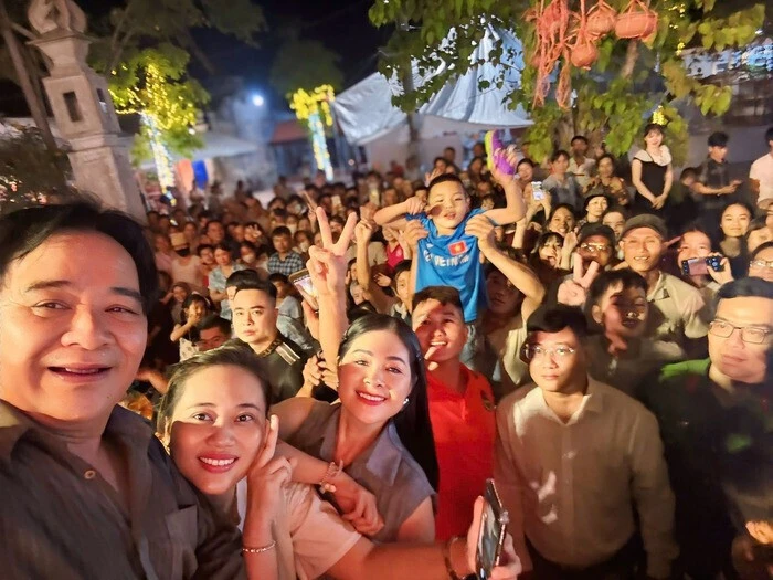 Sao Việt 5/5: Quang Minh khoe quý tử, Phương Trinh Jolie gợi cảm sau sinh lần 3 - Hình 12