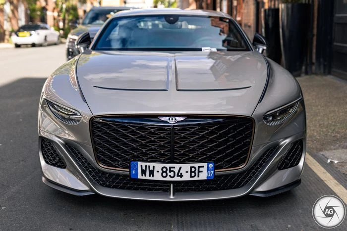 Siêu phẩm Bentley Batur hơn 3 triệu USD lăn bánh tại Anh - Hình 6