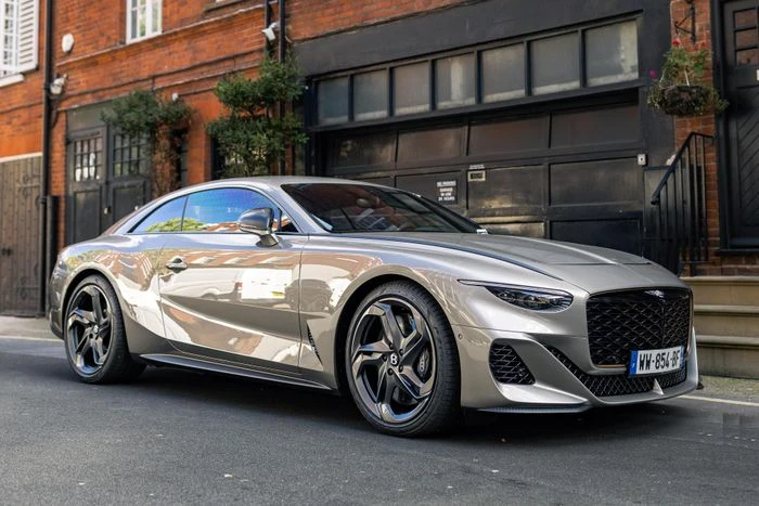 Siêu phẩm Bentley Batur hơn 3 triệu USD lăn bánh tại Anh - Hình 10
