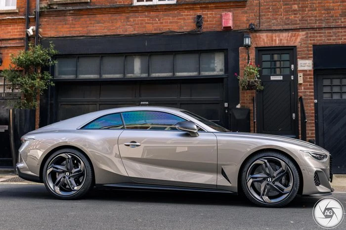 Siêu phẩm Bentley Batur hơn 3 triệu USD lăn bánh tại Anh - Hình 4