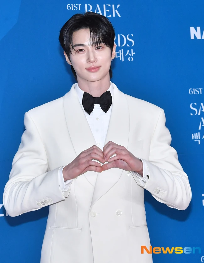 Siêu thảm đỏ Baeksang 2025: Song Hye Kyo xuống tóc lên đồ chặt chém lấn át cả IU - Suzy, Hyun Bin - Byeon Woo Seok hóa hoàng tử dẫn đầu dàn nam thần - Hình 16