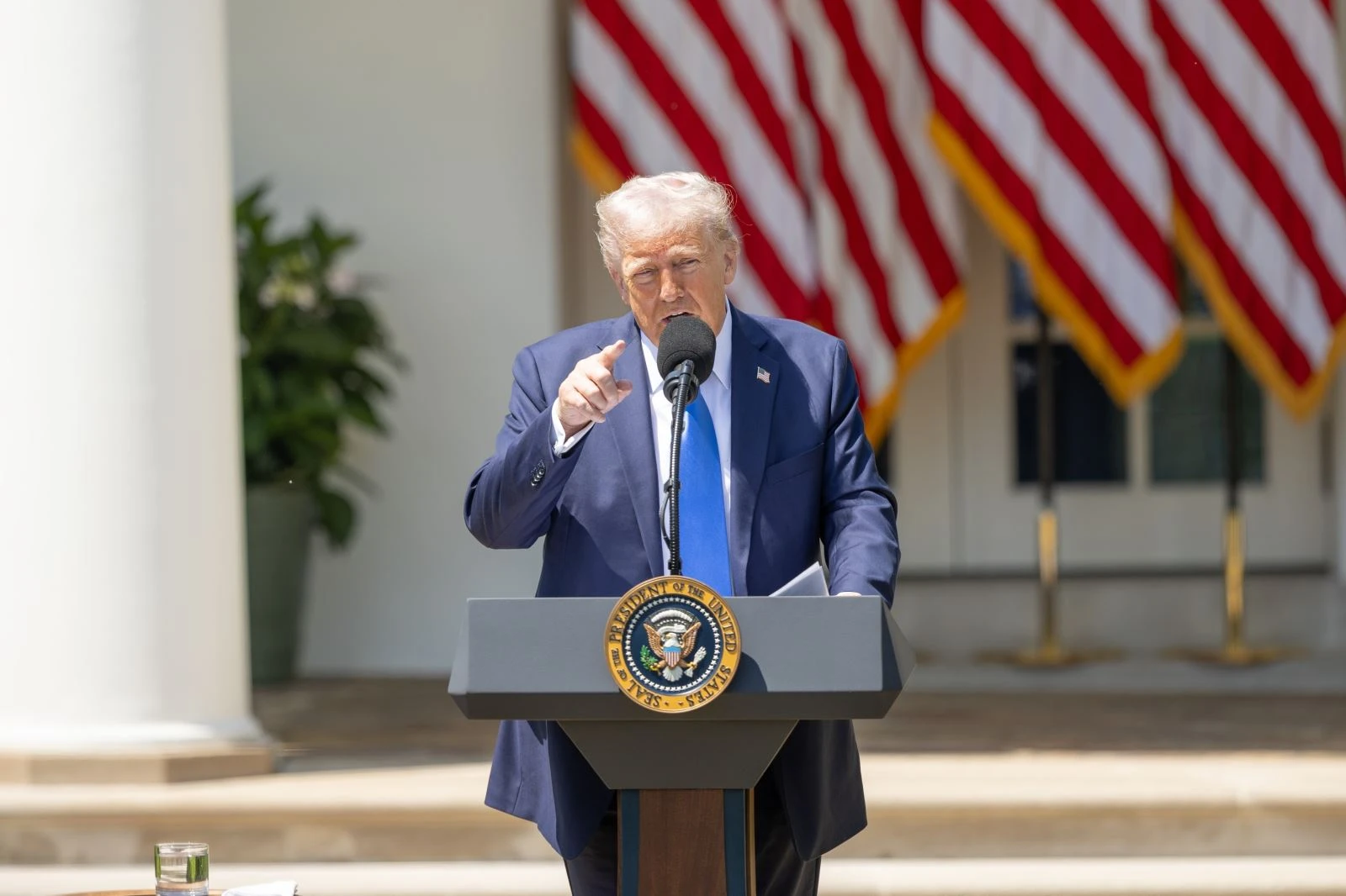 Tổng thống Trump tiết lộ lằn ranh đỏ trong nỗ lực thúc đẩy hòa bình ở Ukraine - Hình 1