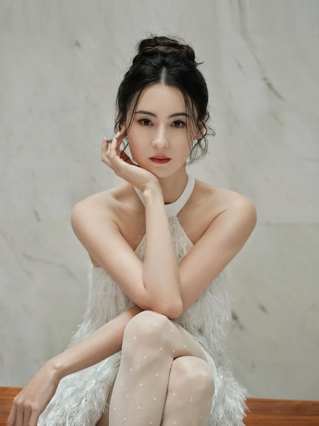 Từng là nàng thơ cuối cùng của showbiz Hong Kong: Vì đâu Trương Bá Chi một tay đán.h mất tất cả? - Hình 3