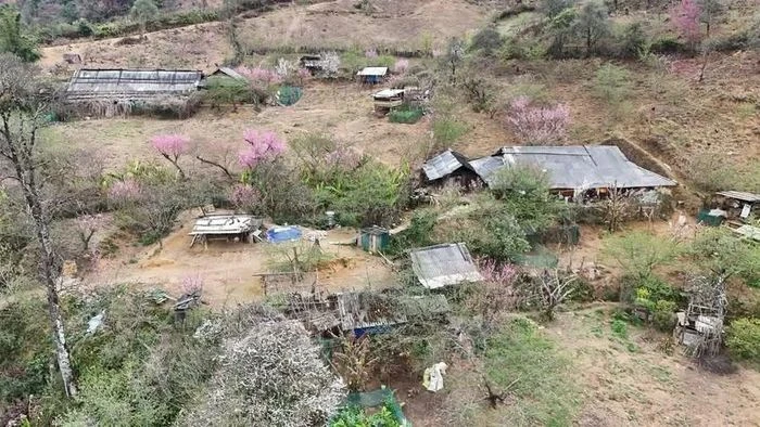 Vẻ đẹp nguyên sơ của bản làng hiểm trở bậc nhất Yên Bái - Hình 1