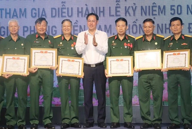 Xôn xao cựu chiến binh bị NV quầy vé sân bay thái độ vì không đủ tiền mua vé? - Hình 6