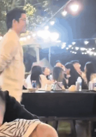 Bố mẹ vợ Văn Hậu bị soi thái độ lạ, xa cách không chụp ảnh chung, nghi lục đục? - Hình 3