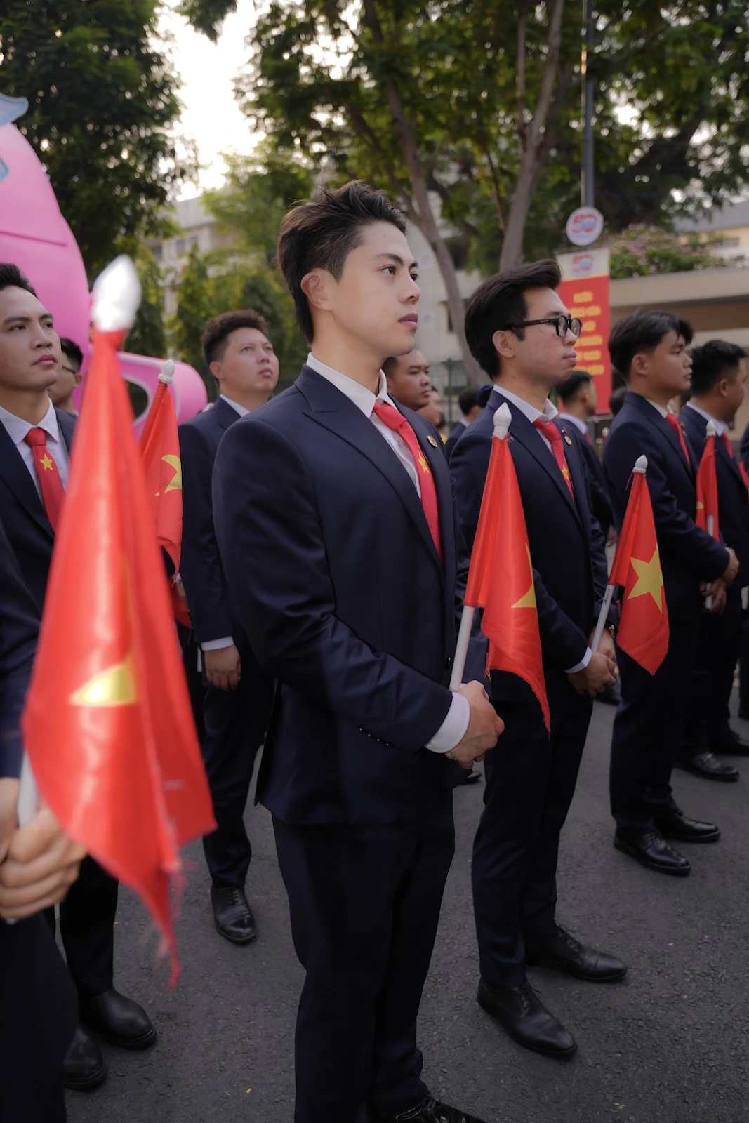 Chí Bảo khối Doanh nhân giật sóng Lê Hoàng Hiệp, profile lọt top danh giá? - Hình 1