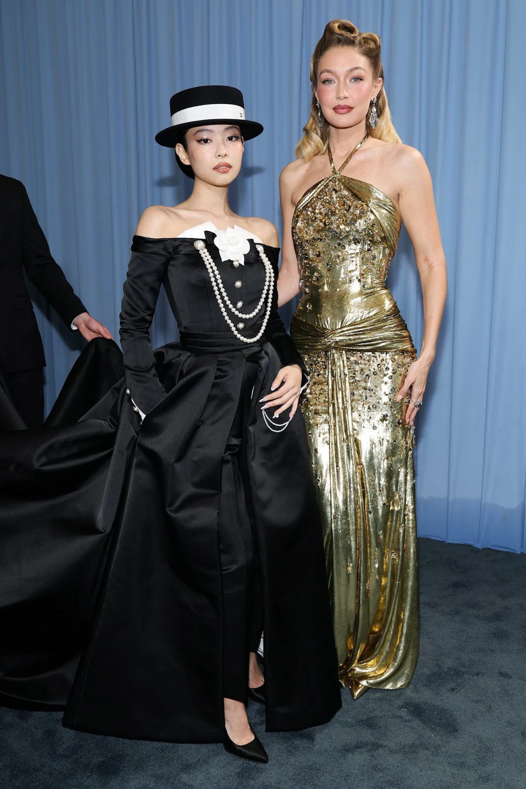 Chị em Blackpink tương tàn ở Met Gala, Jennie vẫn như nấm lùn, lại bị dìm - Hình 5