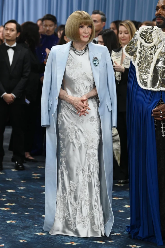 Chị em Blackpink tương tàn ở Met Gala, Jennie vẫn như nấm lùn, lại bị dìm - Hình 2