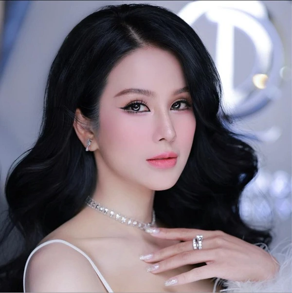 Diệp Lâm Anh thăng hạng nhan sắc hậu đổ vỡ hôn nhân, hẹn hò trai kém 11 tuổ.i - Hình 5