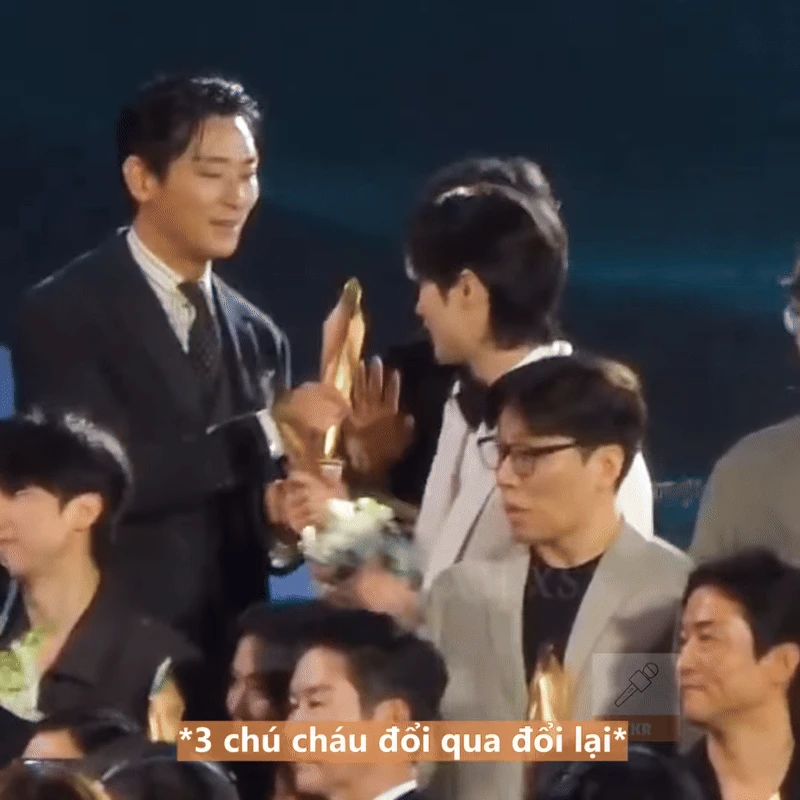 Khung hình hỗn loạn nhất Baeksang 2025: 3 cực phẩm visual hội tụ, chỉ 1 hành động mà quậy banh cả sự kiện - Hình 2