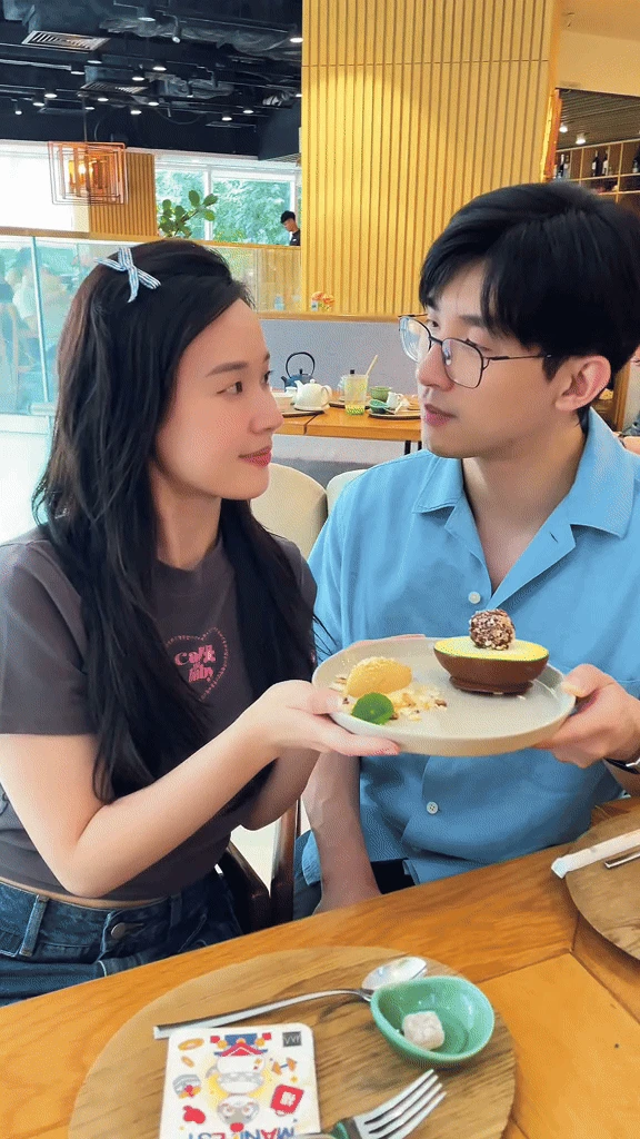 Midu dí chồng quay clip cầm mỏi tay, thái độ tổng tài khiến fan ước có 1 anh - Hình 2