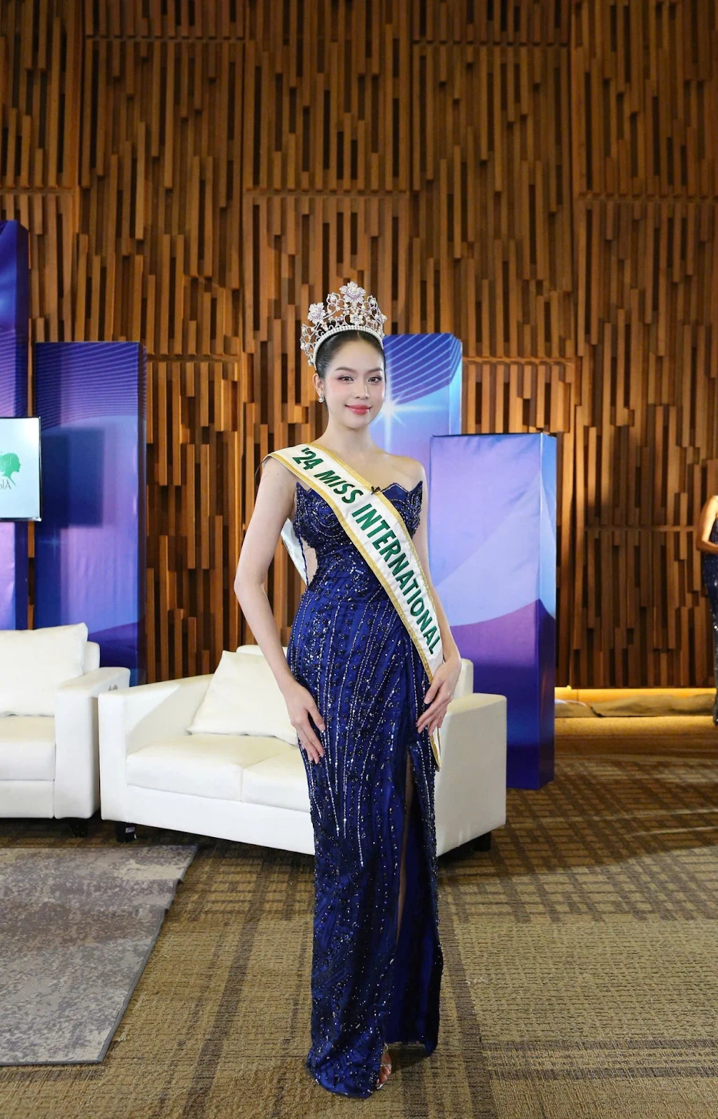 Thanh Thủy lao xuống nước, làm việc nịn fan Indonesia hậu nhập viện - Hình 7