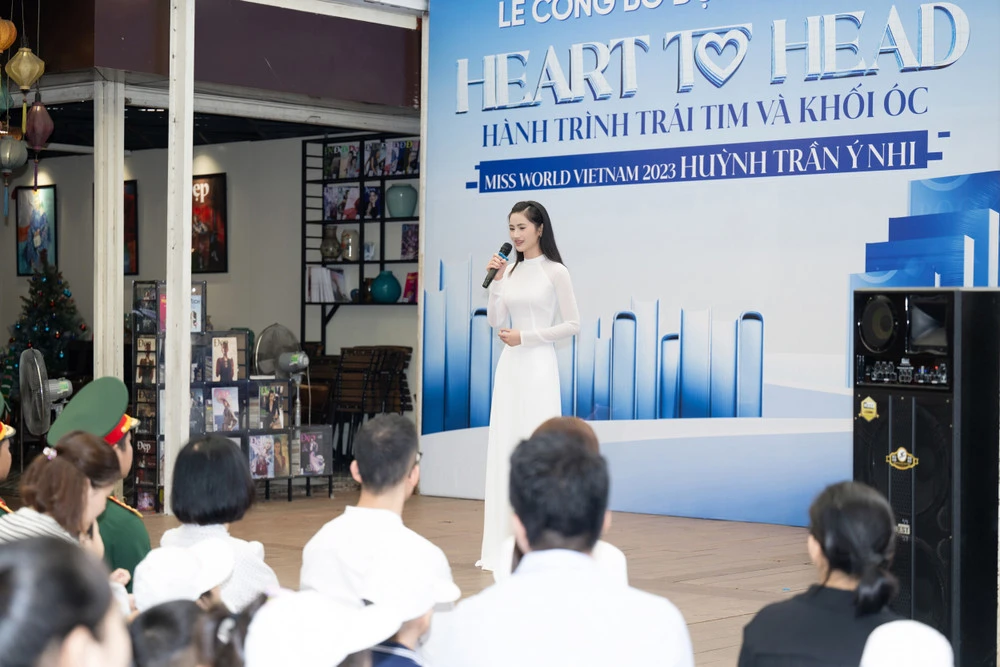 Ý Nhi diện đồ dạo phố ra sân bay, đem tham vọng lớn đến MW, fan chỉ mong Top 20 - Hình 5