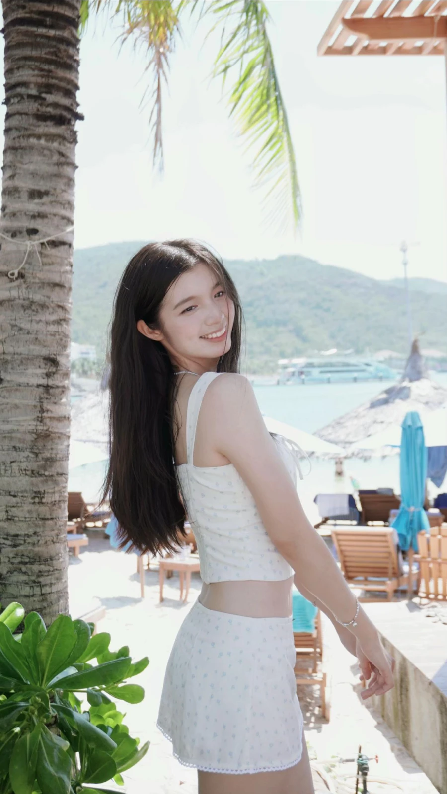 Bảo Chinh nữ CS viral 30/4: giữ chuỗi gieo thương nhớ, xả ảnh tắm biển gây bão - Hình 2