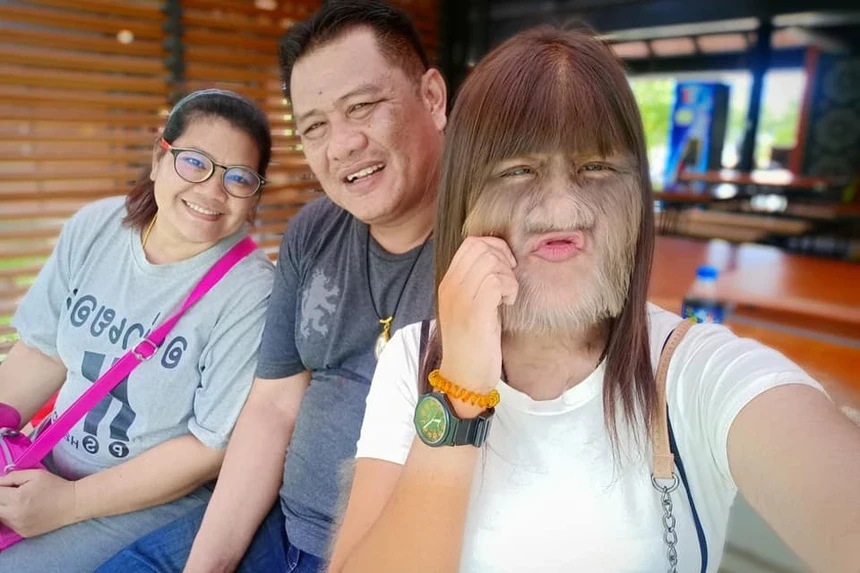 Cô gái nhiều lông nhất sau 15 năm nổi tiếng: 1 đời chồng, hạnh phúc bên bồ mới - Hình 5