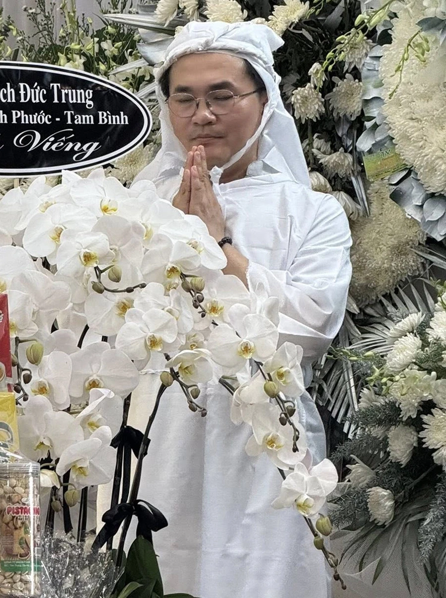 Đại Nghĩa biểu hiện lạ khi mẹ hôn mê, tự tay trang điểm cho bà trước khâm liệm - Hình 5