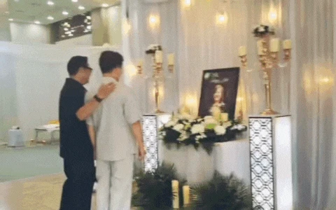 Đại Nghĩa khô nước mắt trước di ảnh mẹ, bạn diễn tiết lộ bí mật trước lúc mất? - Hình 1
