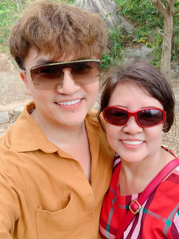 Đại Nghĩa khô nước mắt trước di ảnh mẹ, bạn diễn tiết lộ bí mật trước lúc mất? - Hình 3
