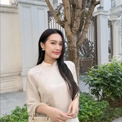 Doãn Hải My bị soi đi giày cũ, muốn rách, Đoàn Văn Hậu sa sút đến mức này sao? - Hình 6