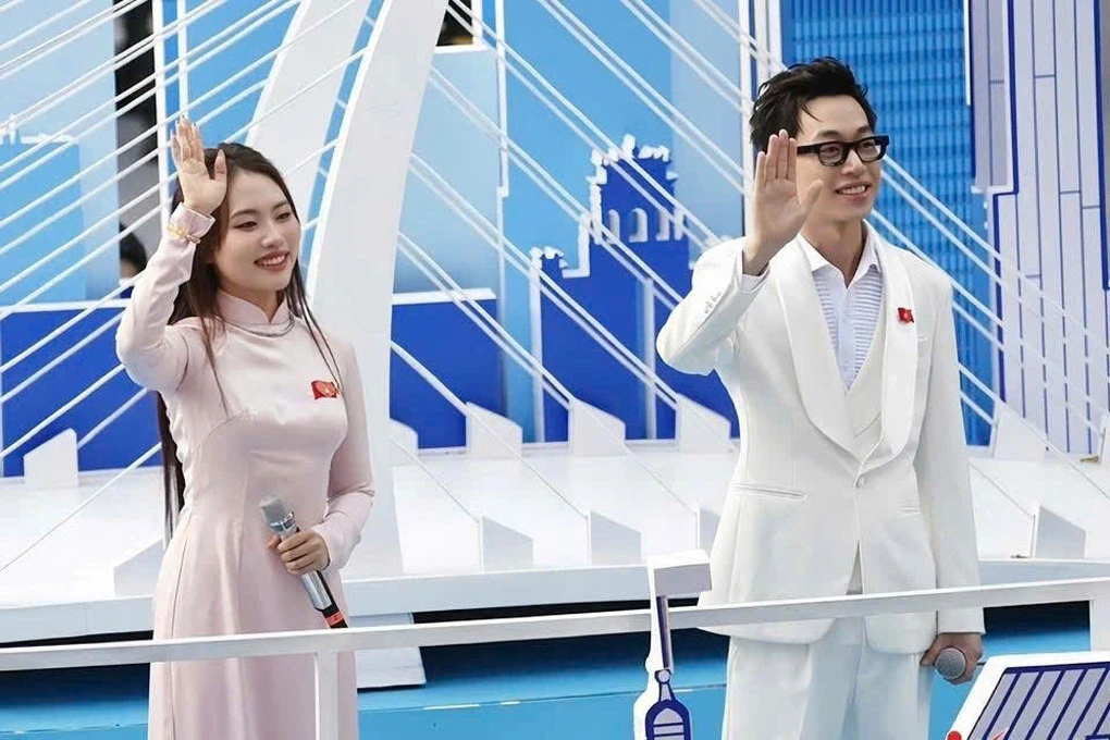 Double2T NS trẻ tuổi nhất hát ở lễ 30/4, lộ quá khứ cầm đầu nhiều người? - Hình 1