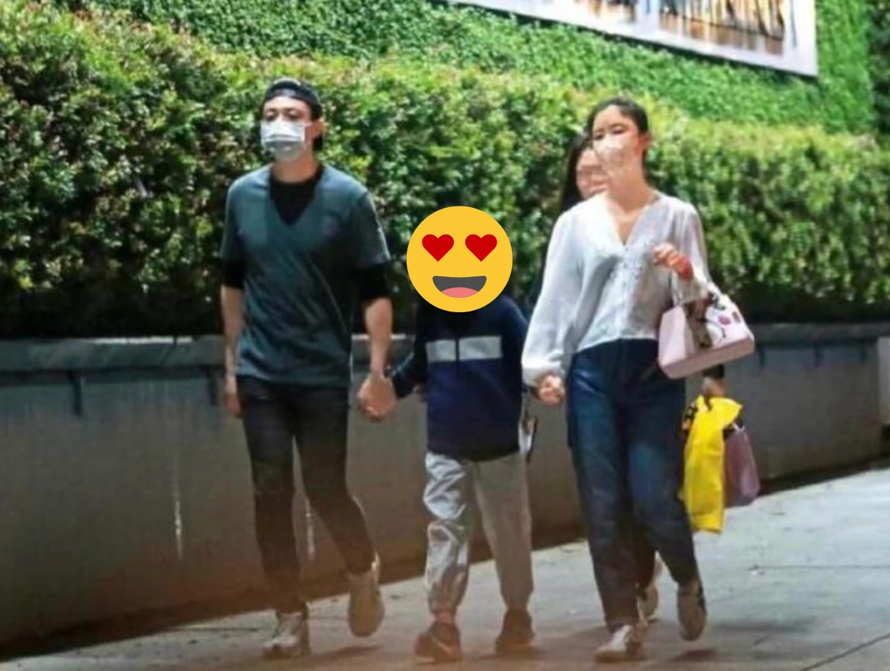 Lâm Tâm Như, Hoắc Kiến Hoa dắt con đi dạo, lộ tình trạng hôn nhân qua 1 chi tiết - Hình 2