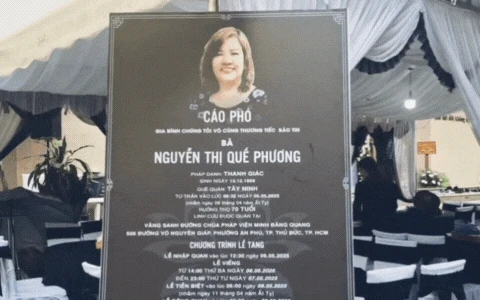 MC Đại Nghĩa xuất hiện buồn bã, lặng người trước di ảnh mẹ, vợ chồng Việt Hương âm thầm đến viếng - Hình 3