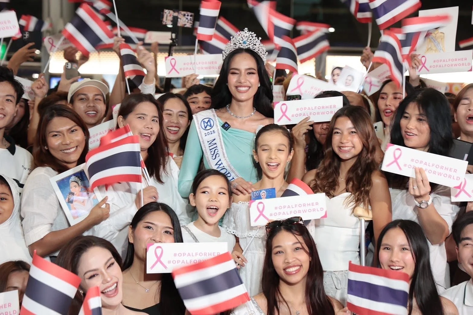 Miss World 2025: quy tụ dàn mỹ nhân cực chiến, Ý Nhi được tiên đoán out top 10 - Hình 1