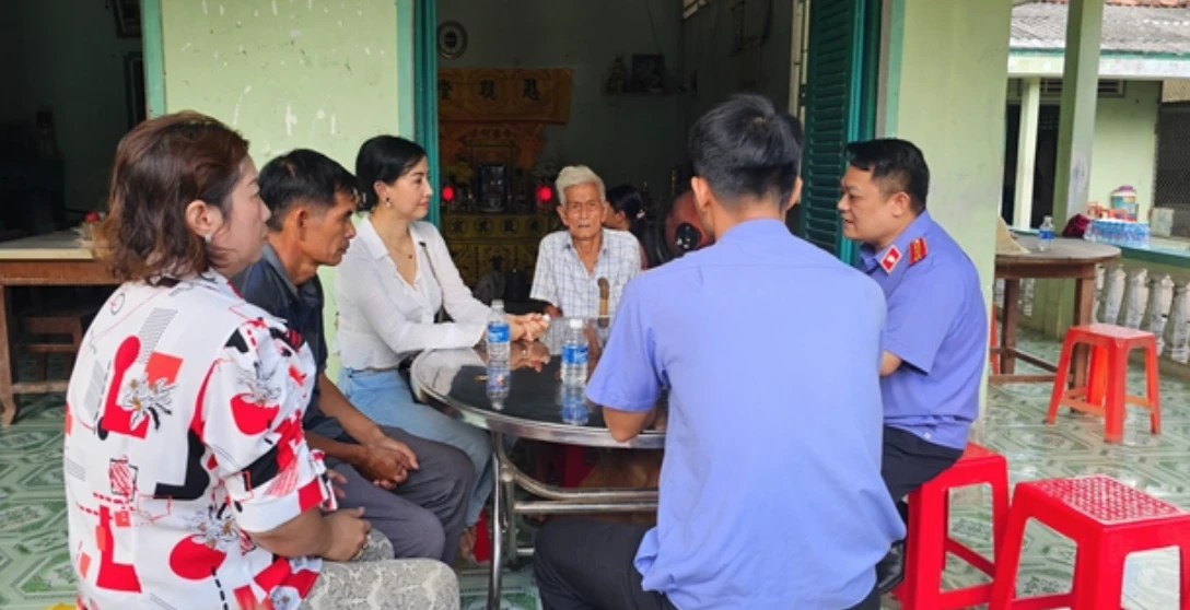 Tài xế vụ n.ữ sin.h Vĩnh Long sắp tỉnh, mẹ ruột đưa ra yêu cầu, Luật sư tung đòn - Hình 4