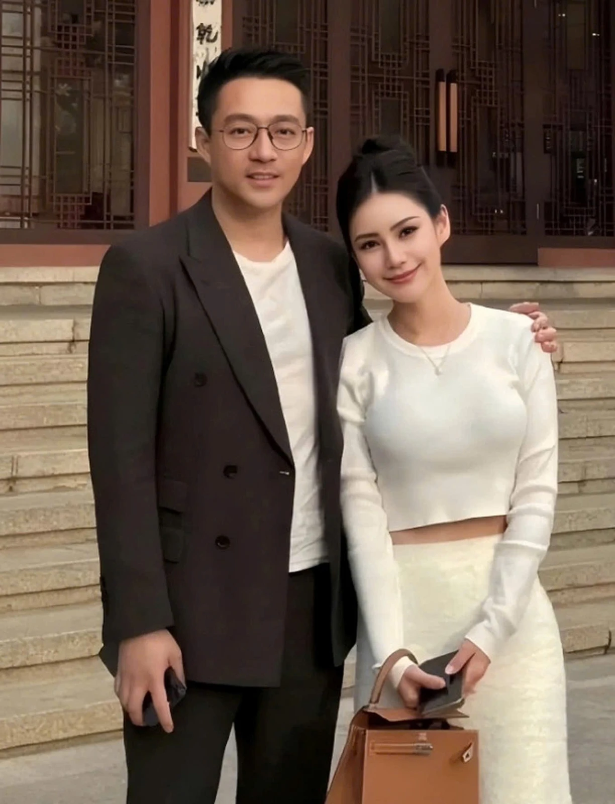 Vợ mới cưới Uông Tiểu Phi bị chồng cũ phốt, qua lại với người khác dù chưa ly dị - Hình 2