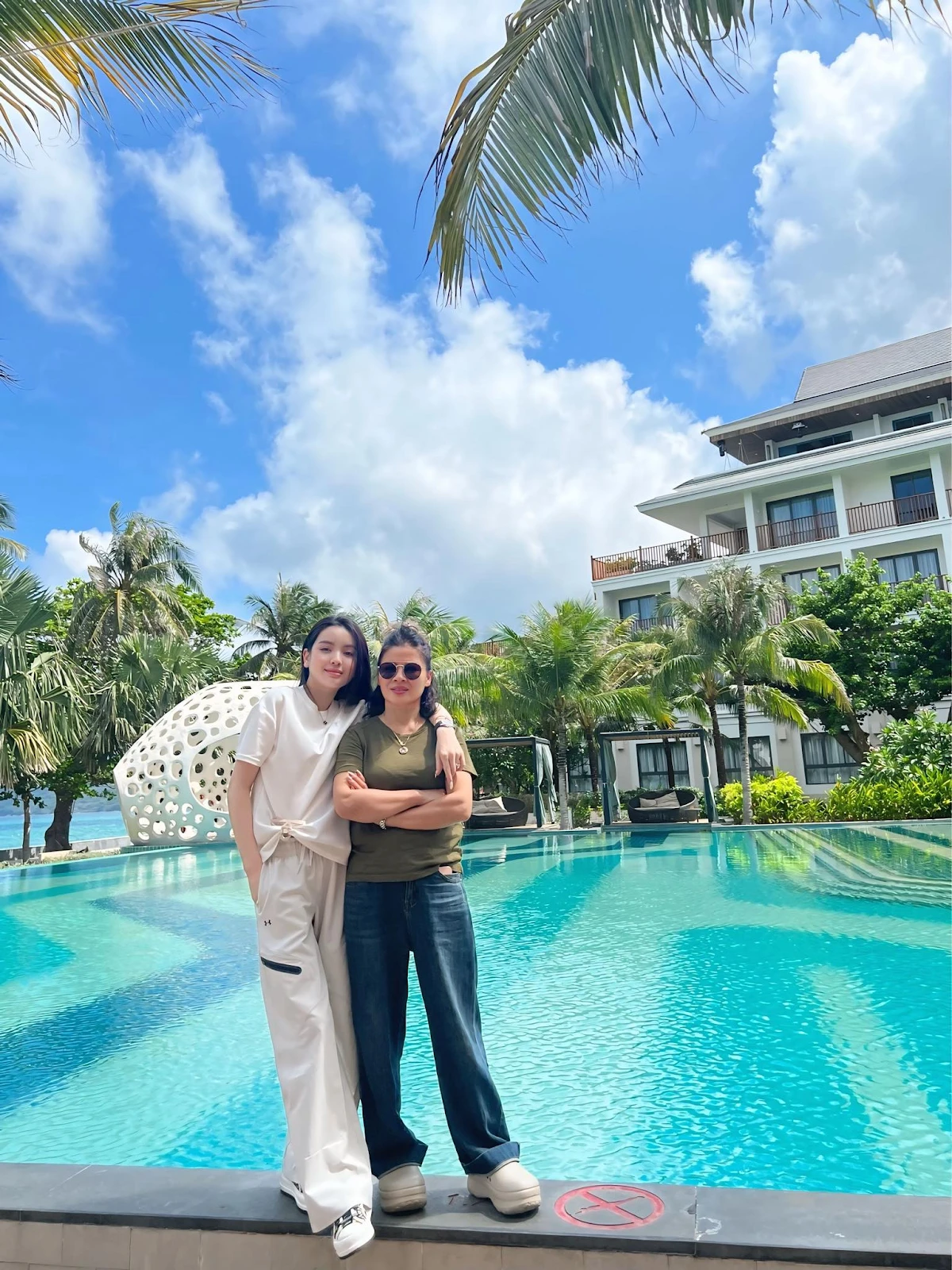 Vợ Quang Hải rủ rê mẹ chồng ra nghĩa trang, checkin ảnh chứng tỏ điều này? - Hình 3