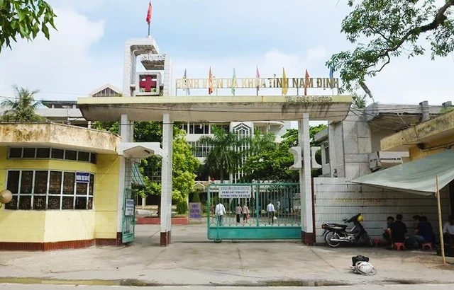 Vụ b.é tra.i bị từ chối cấp cứu: NV kíp trực bị đình chỉ, lộ gia cảnh gây bất ngờ - Hình 3