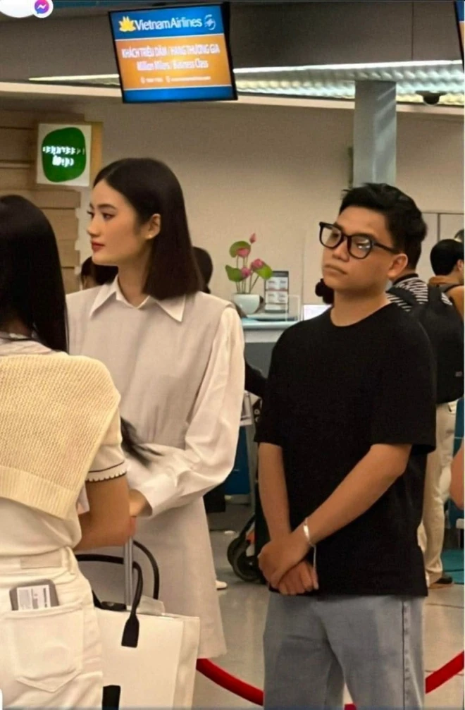 Ý Nhi thi MW, ai cũng ra tiễn chỉ bạn trai vắng mặt, bật khóc nức nở vì tủi thân - Hình 4