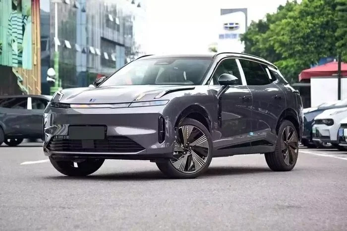 Đại lý bắt đầu nhận cọc Lynk & Co 08, giá tạm tính khoảng 1,5 tỷ đồng - Hình 1