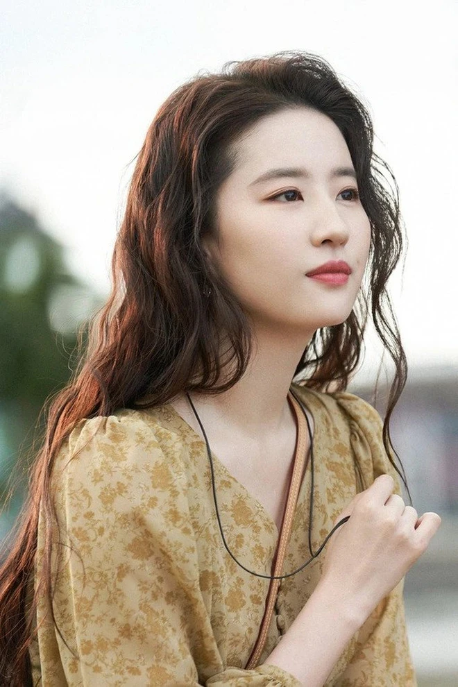 Lưu Diệc Phi bị đồng nghiệp phanh trên sóng livestream fan đồng loạt quay xe - Hình 3