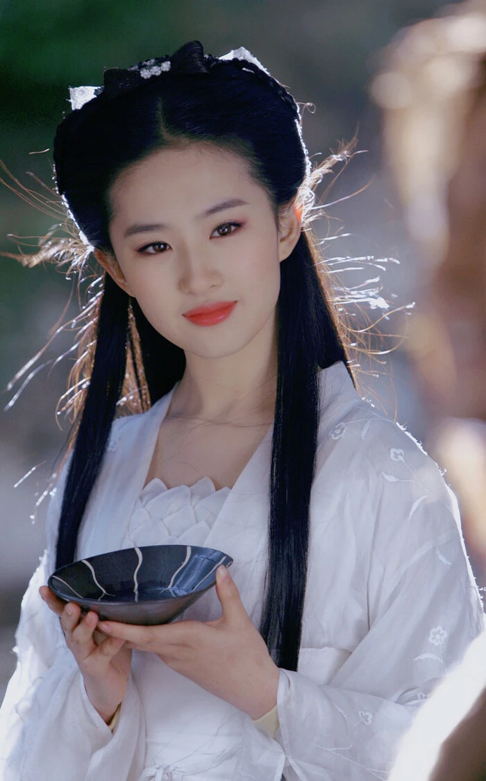 Lưu Diệc Phi bị đồng nghiệp phanh trên sóng livestream fan đồng loạt quay xe - Hình 2