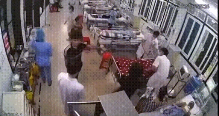 Nam điều dưỡng Bệnh viện đa khoa Nam Định đang phải điều trị chấn thương đầu, mặt - Hình 2