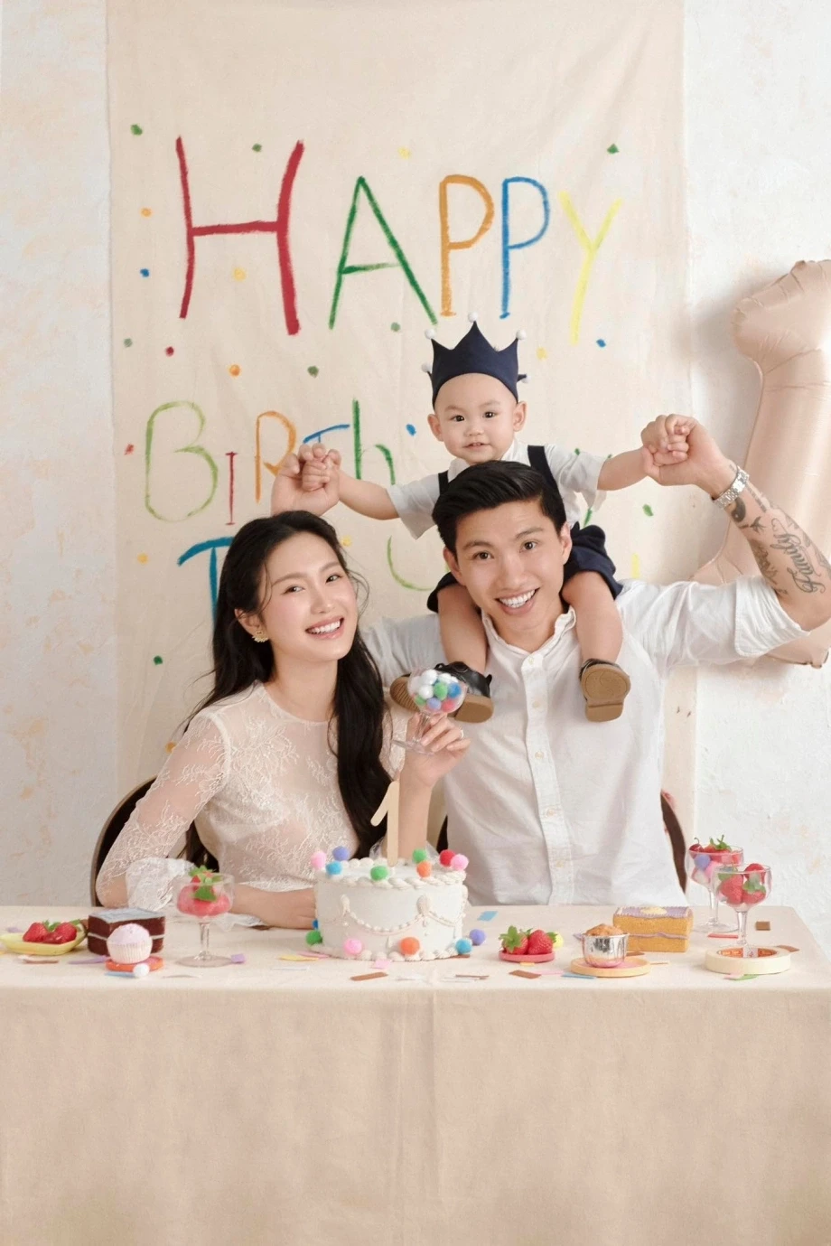 Vợ Văn Hậu phá dáng, bị so với lúc thi hoa hậu, bị soi cạch mặt vợ Đức Chinh - Hình 4
