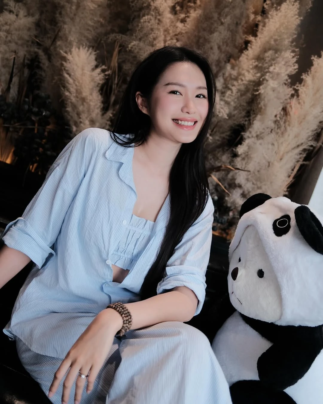 Vợ Văn Hậu phá dáng, bị so với lúc thi hoa hậu, bị soi cạch mặt vợ Đức Chinh - Hình 1